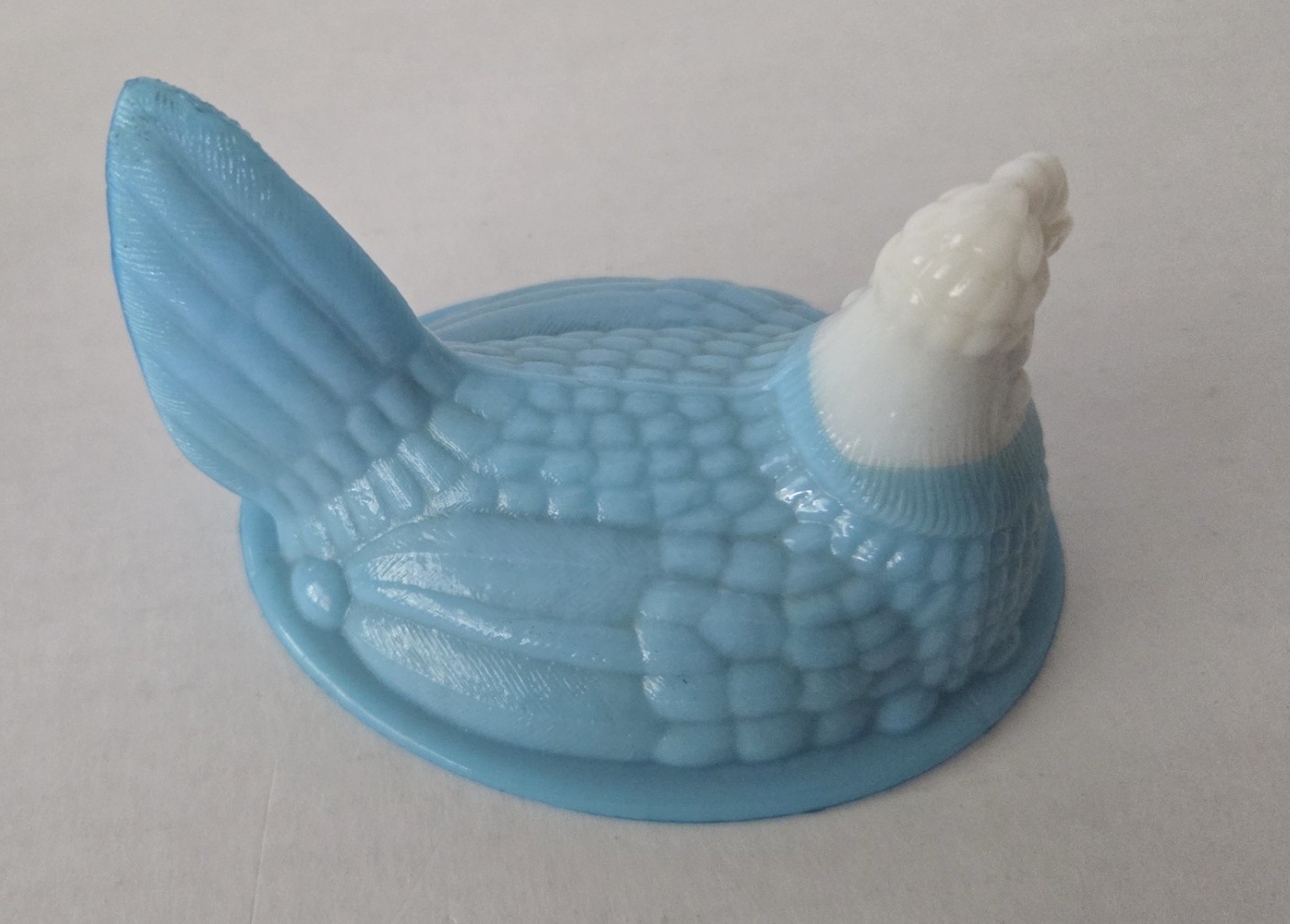 Westmoreland Hen Rooster On Nest off white head and nest blue body Glass 5.5”