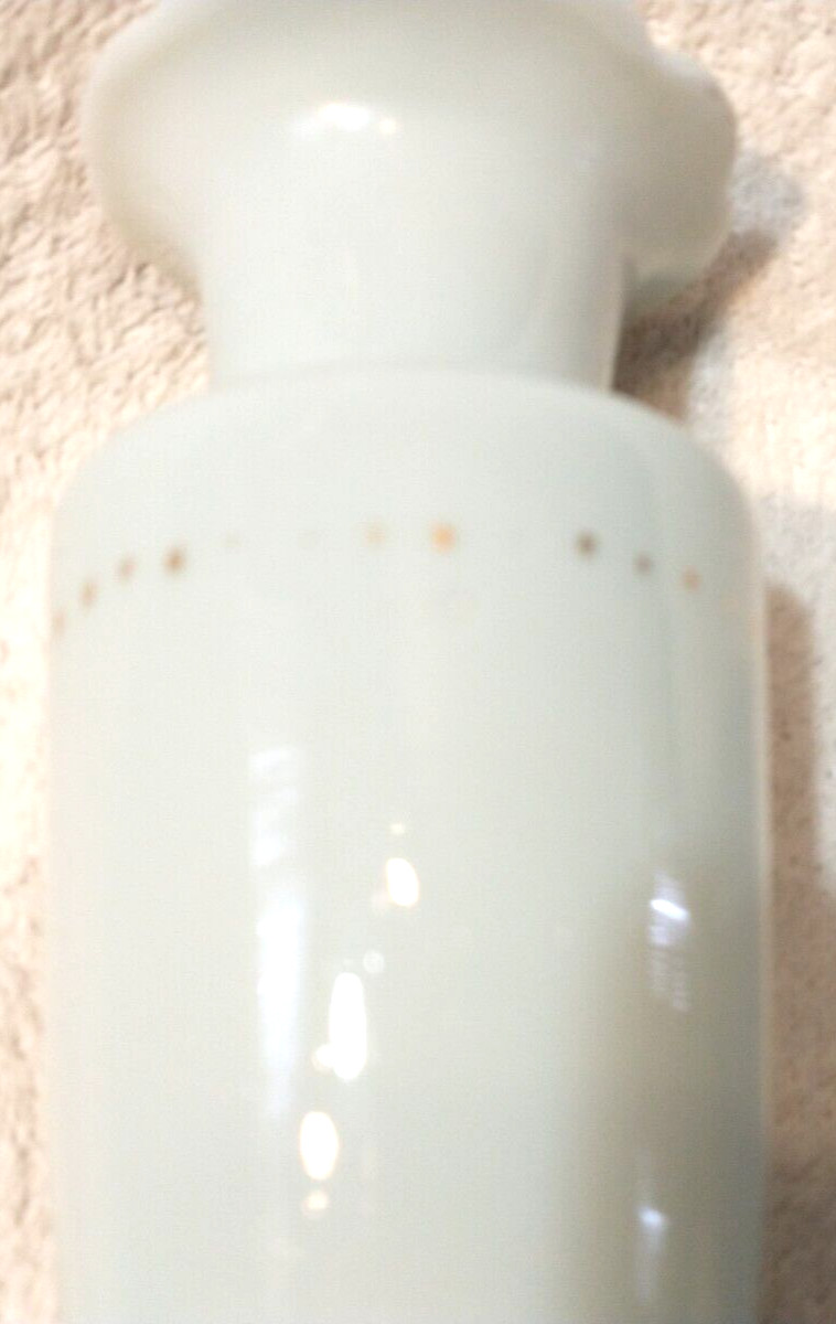 Vintage Green Milk Glass Vase Jade Colored Green Scalloped Top Art A1