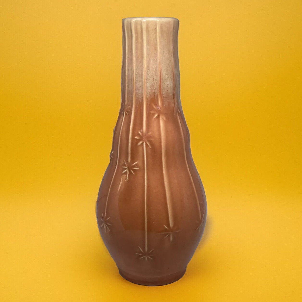 ENCHANTO CALIFORNIA POTTERY VASE S72 STARBURST SIENNA COLORED 9.5 INCHES