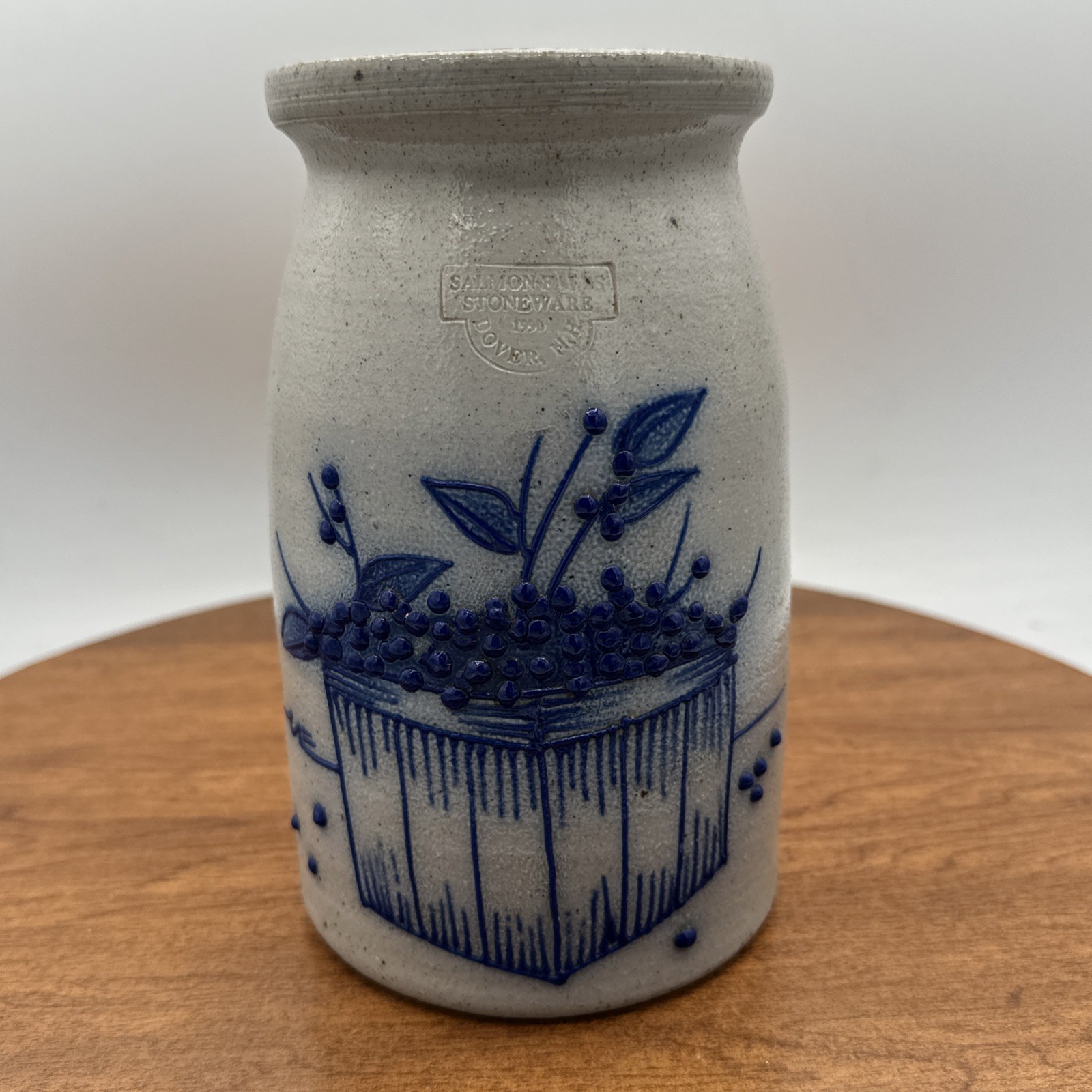 VTG Salmon Falls Stoneware Pottery Undated Basket of Blueberries 6.5” Crock Vase