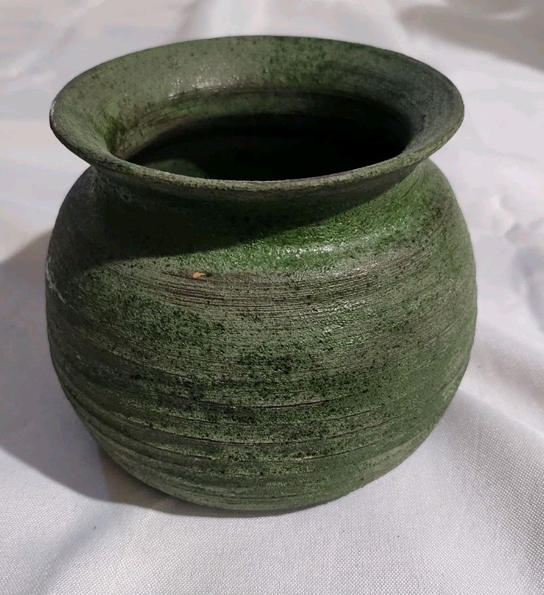 Studio Art Pottery Vase Textured Green Signed 4.5″T 5.5″D