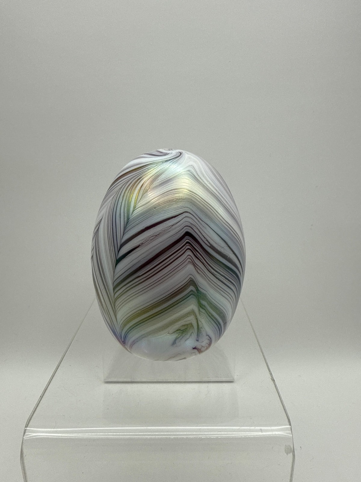 Vtg Gibson Art Glass Egg Shape Paperweight White Purple Pulled Feather Iridized