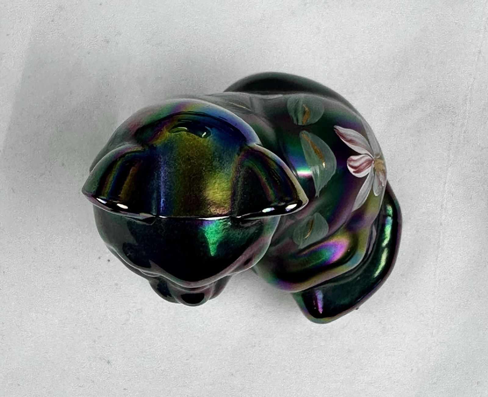 Fenton Purple Blue Iridescent Carnival Glass Cat Figure Hand Painted Flower 3.5″