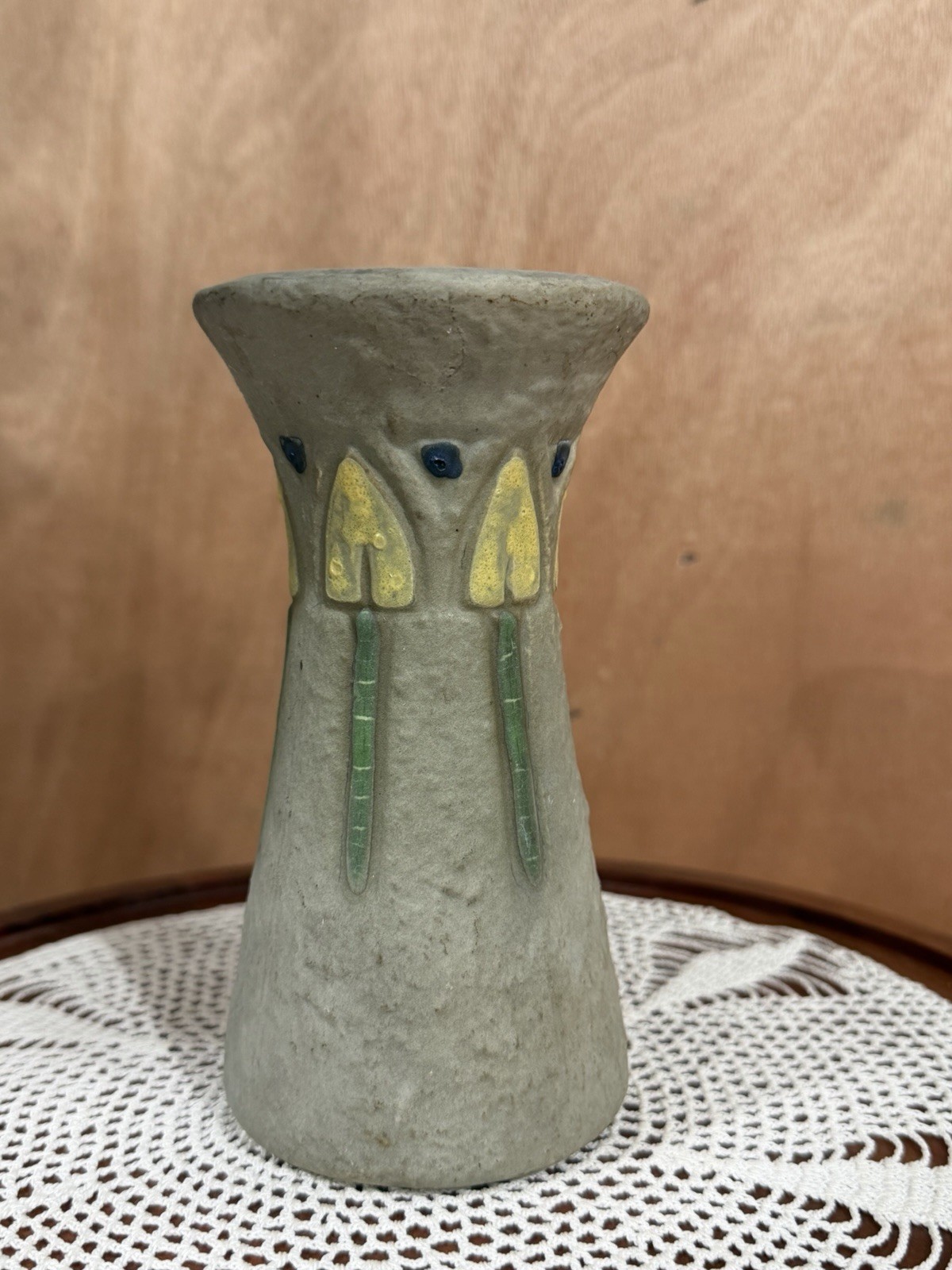Roseville Mostique Gray 1916 Arts And Crafts Pottery Yellow Flower Vase 164-6″