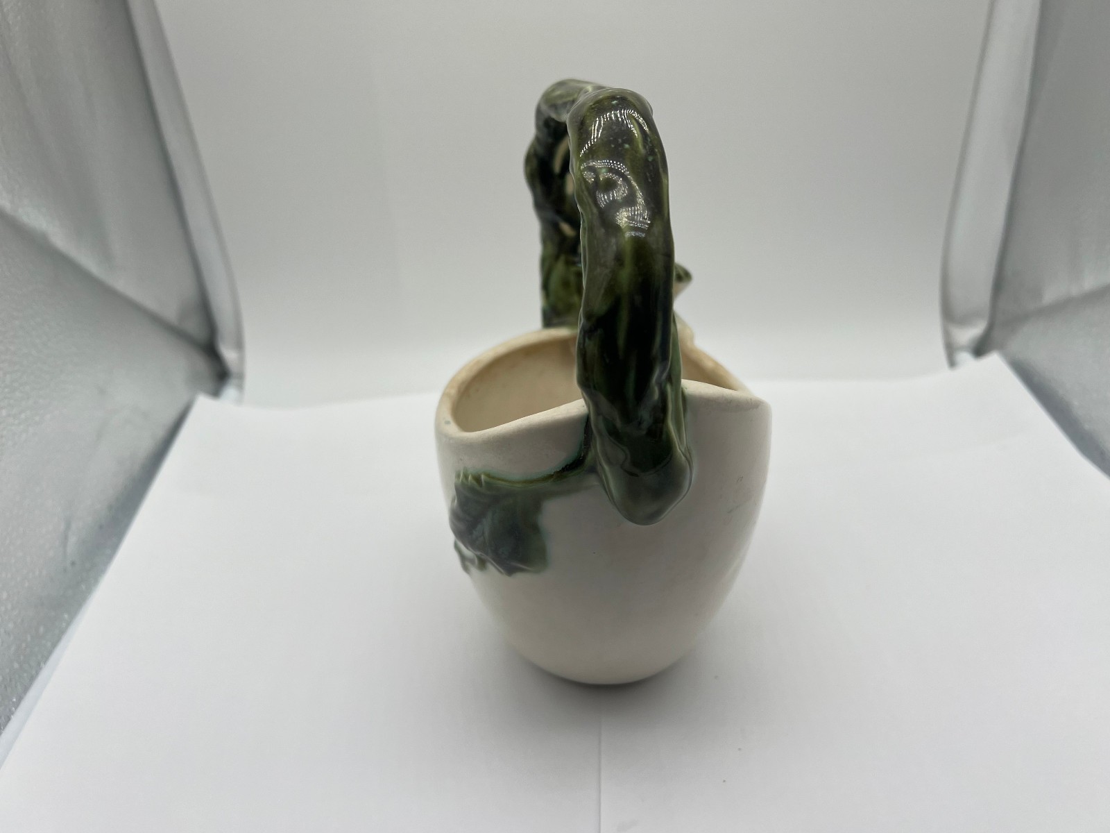 Vintage Hull Pottery Tokay Tuscany White Basket Vase Planter Green Grapes Vine
