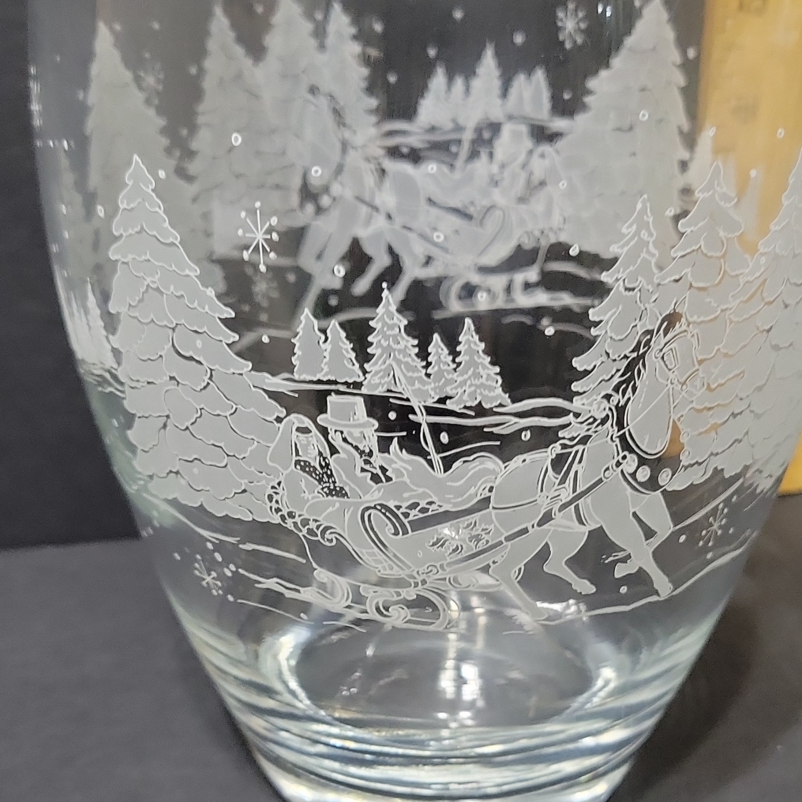 Luminarc Glass Vase 1998 Winter Scene Avon President Club Collectible