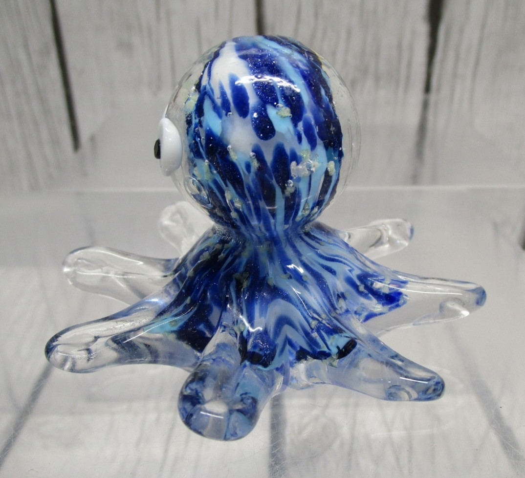Dynasty Gallery Blue Art Glass Octopus Glow In The Dark 2″ x 3″