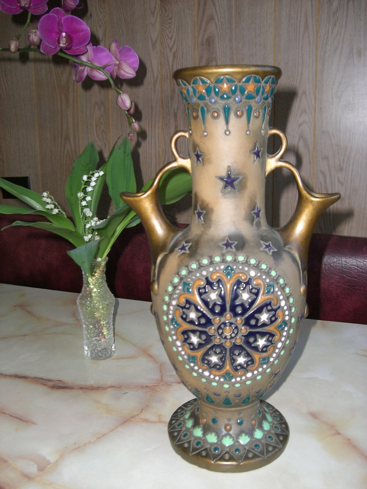 ANTIQUE AMPHORA PORTRAIT DOUBLE HANDLED 15 1/8 INCHES TALL VASE c.1900