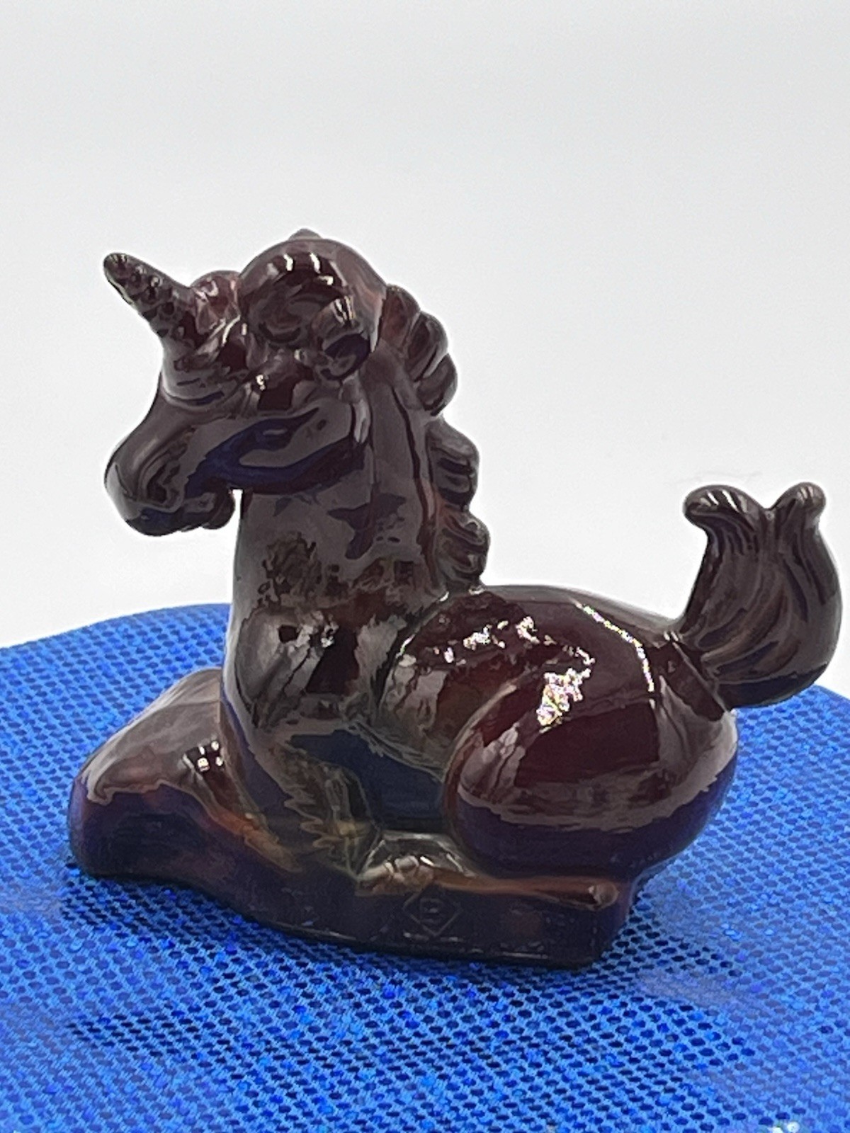 Boyd Lucky The Fantasy Unicorn Red Bermuda Slag UV Reactive Glows Art Glass VTG