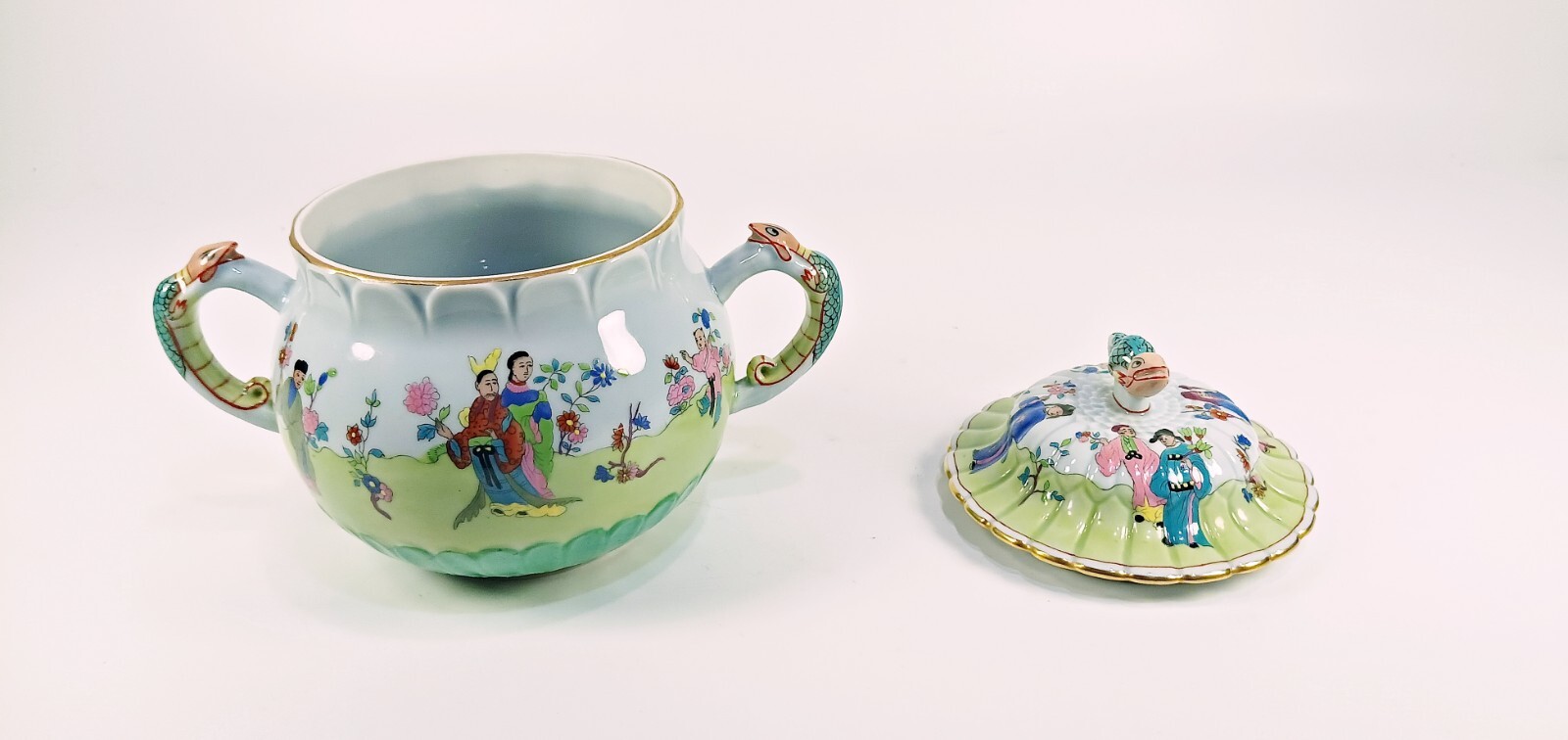 HEREND, ANTIQUE CHINESE CSUNG VERT CANDY BOX HANPAINTED PORCELAIN (B177)
