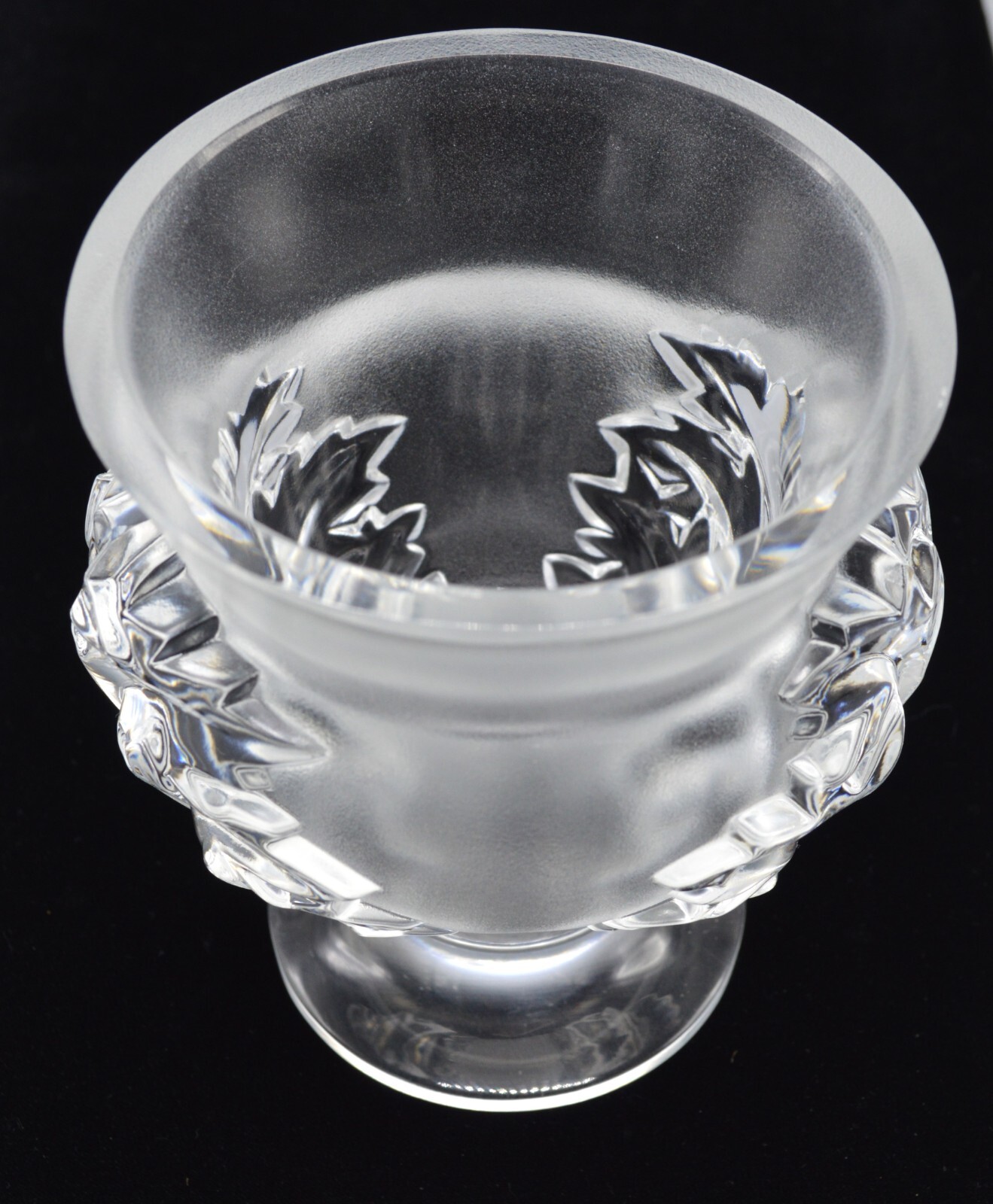 Lalique France Frosted Crystal St. Cloud Acanthus Leaf Footed 4.5″ Vase
