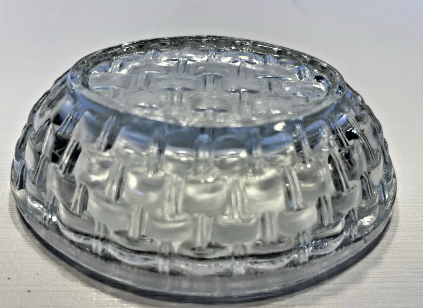 VTG LE Smith Clear Glass Bunny Rabbit on Basket/Nest Covered Candy Dish 4 1/2″