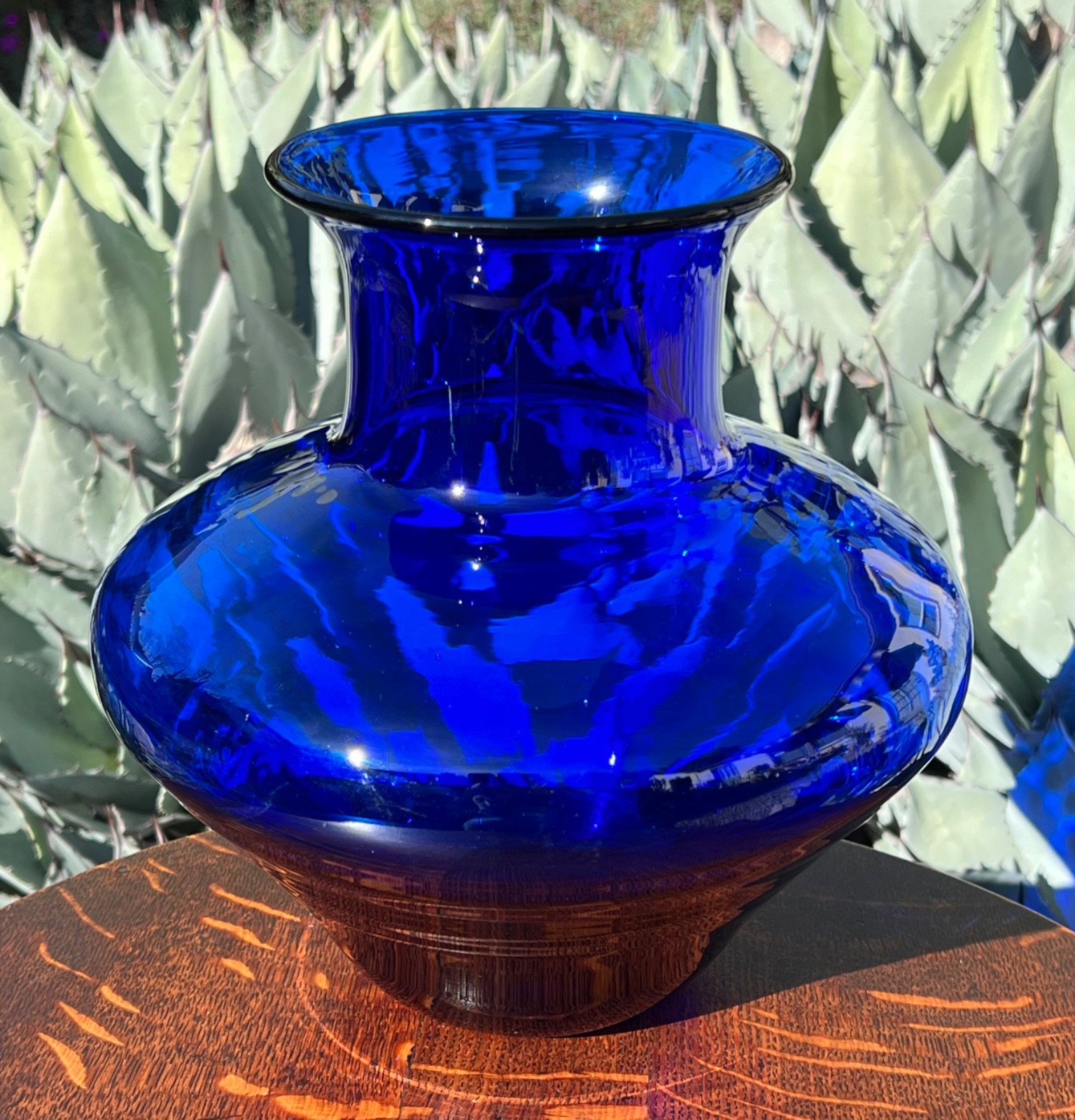 BLENKO 9635 SAPPHIRE BLUE COBALT ART GLASS VASE VINTAGE 9.25″ TALL 9.5″ DIAMETER