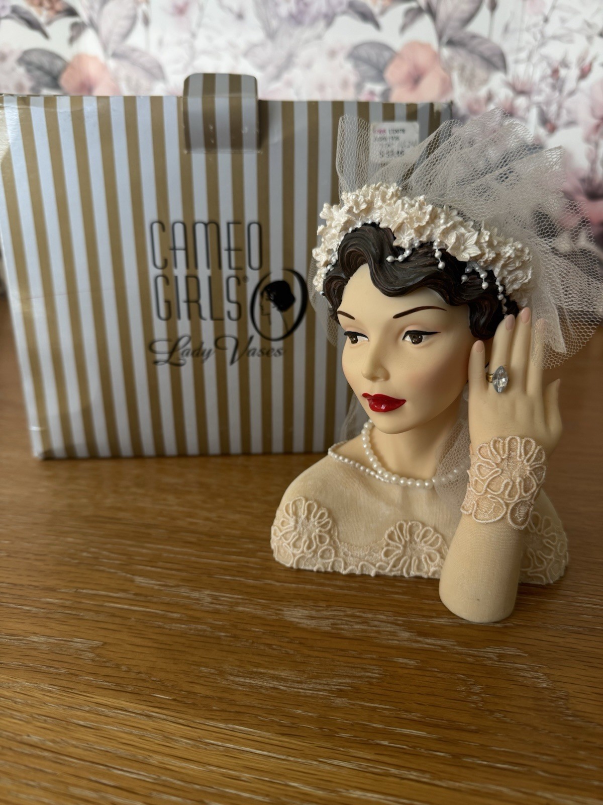 Cameo Girls Deluxe Judith 1936 “I Do” Lady Vase 1424/1500