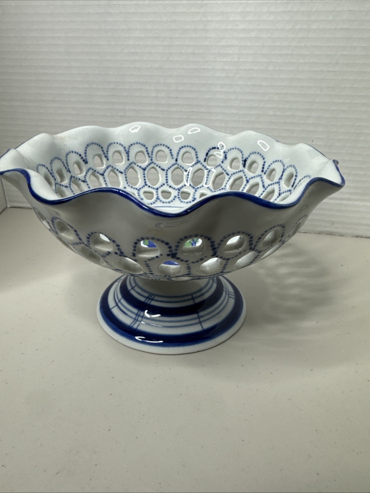 CHINESE BOUQUET White Blue 8” Round Open Weave Basket Bowl Footed