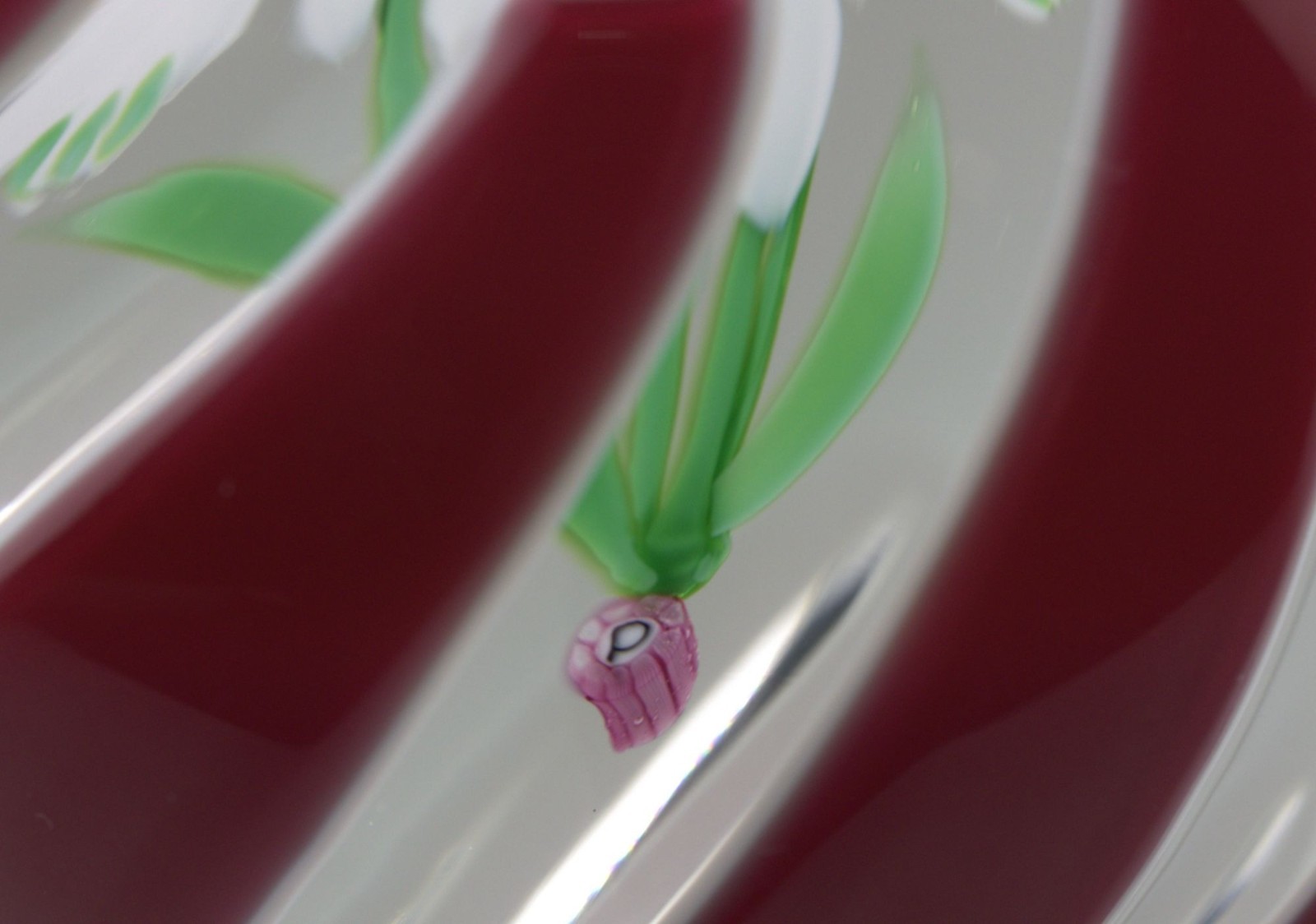 Perthshire Paperweight 2.25″ Snowdrop Flowers Encased In Clear & Red Spiral