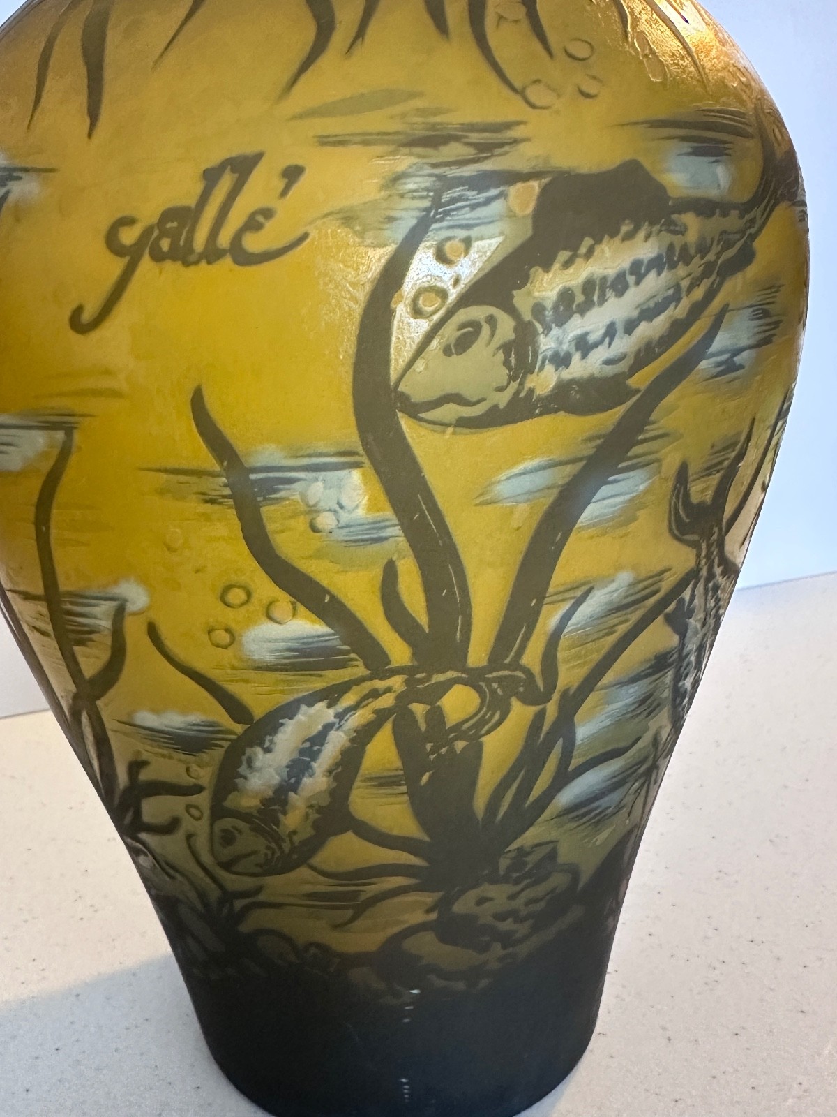 LARGE GALLE STYLE VINTAGE ART NOUVEAU CAMEO VASE FISH SEASCAPE 12” Glass Etched