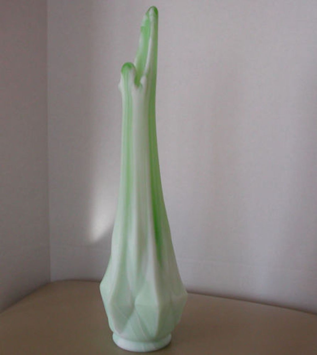 VINTAGE KANAWHA GREEN & CREAM SLAG TALL SWUNG VASE 12 1/4″ H
