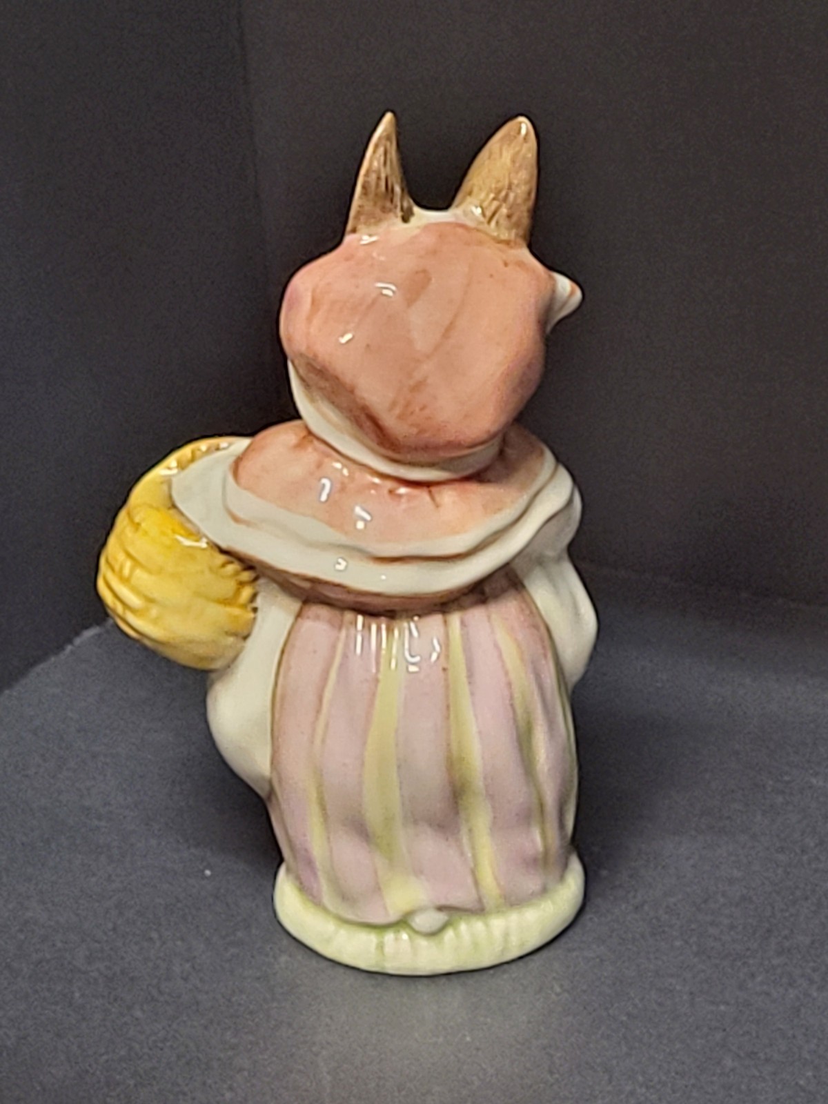 Beswick Mrs. Rabbit Gold Oval Stamp Figurine Beatrix Potter F. Warne & Co. BP2a