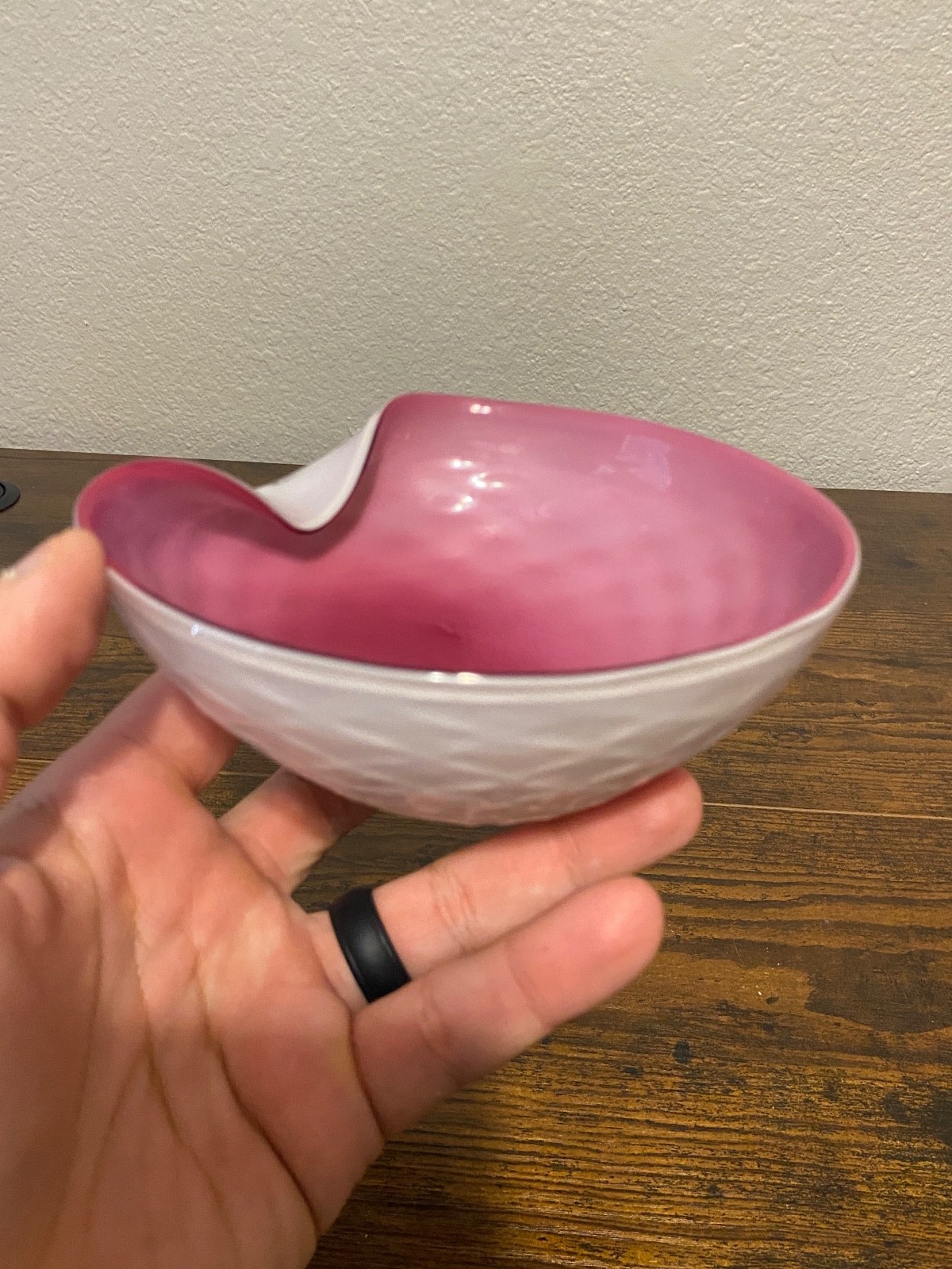 VTG Pink & White DIAMOND QUILT Pattern Art Glass Ashtray Bowl 5.5″ x 5.25″