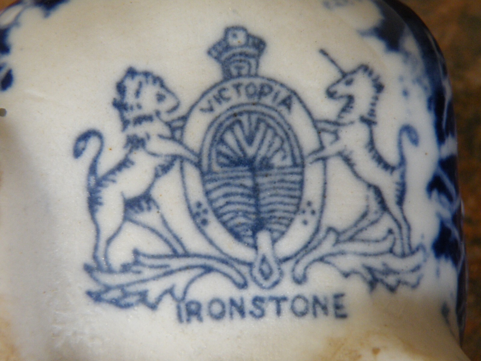 Vintage VICTORIA IRONSTONE CAT Blue & White Floral Design Calico 8” FREE SHIP