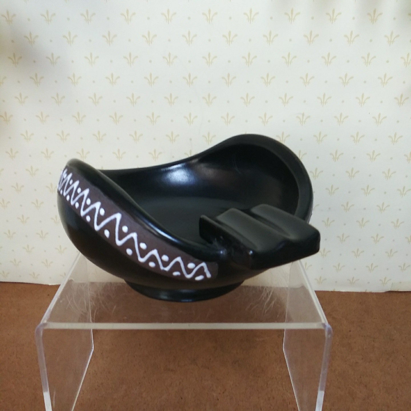 Vintage 5″ Black Norwegian Handmade Ashtray Norway MCM Clamshell Design Redware