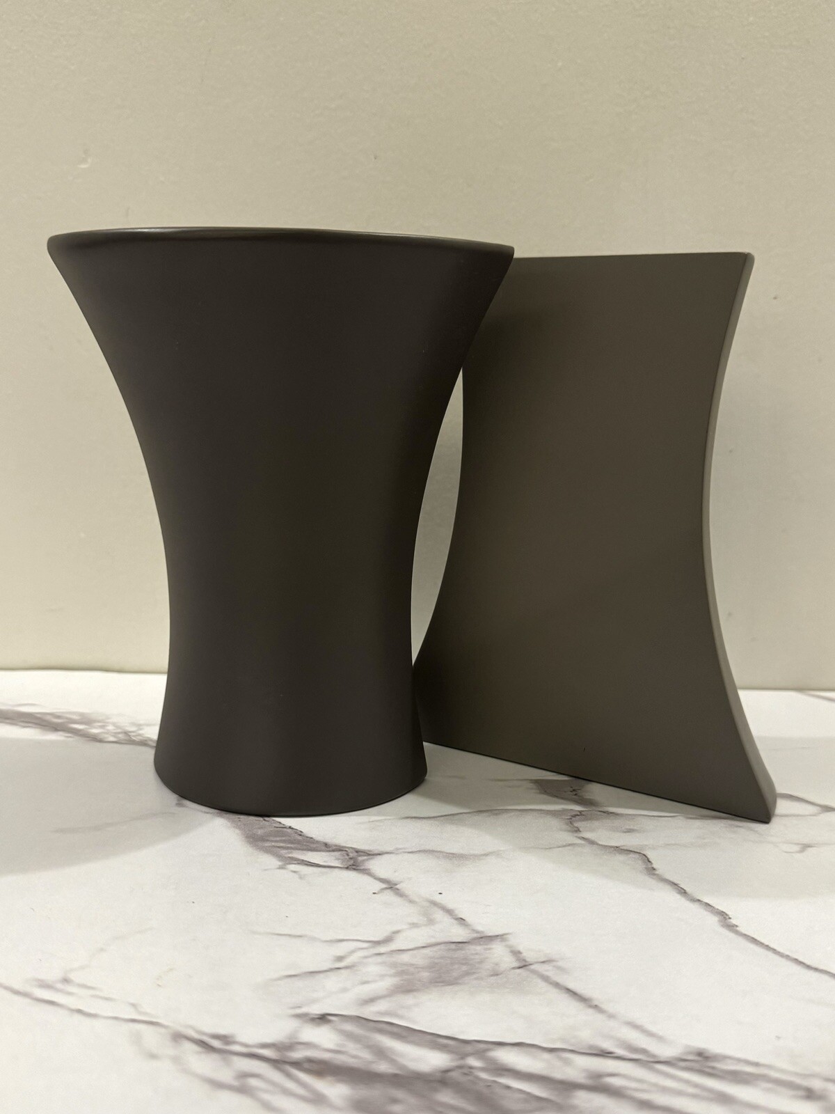 MOMA MUSEUM OF MODERN ART STUART HARVEY LEE “DEMI VASES” SET OF 2