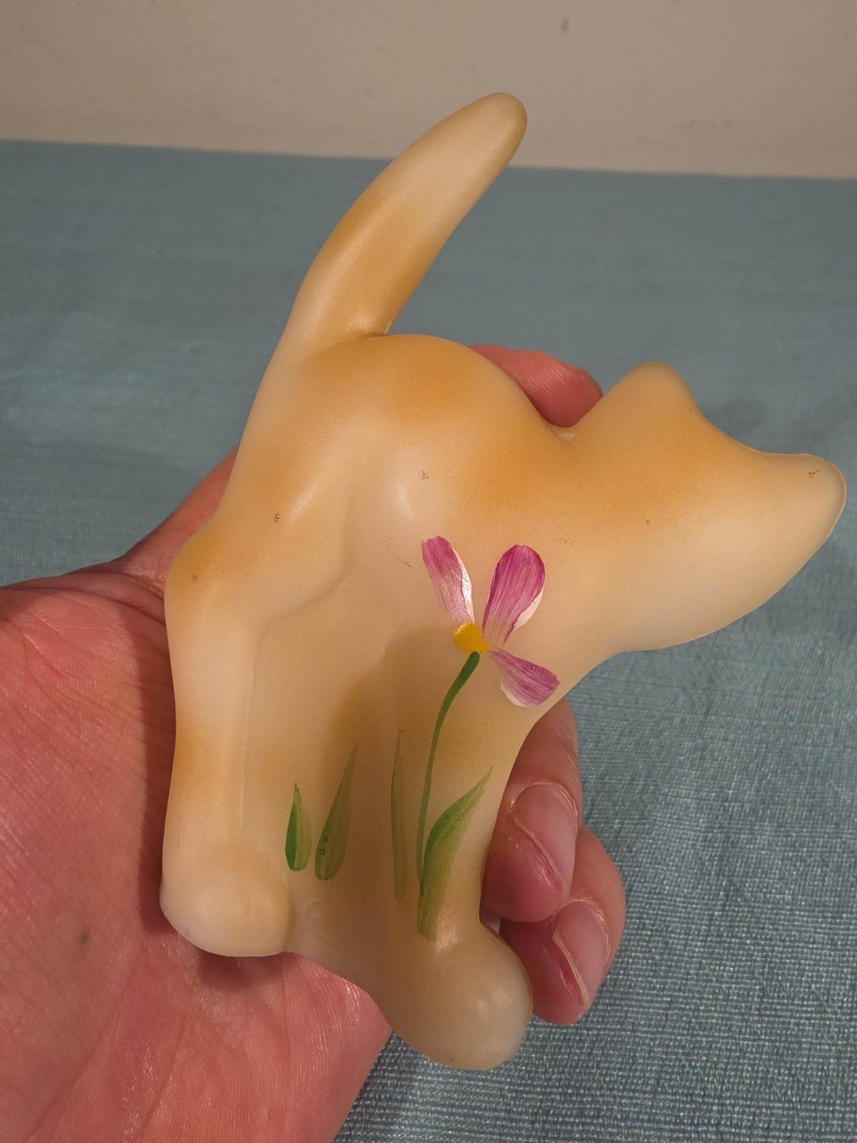 Fenton Opal Scaredy Cat By Jeanne Cutshaw (1968-74) 4.5″