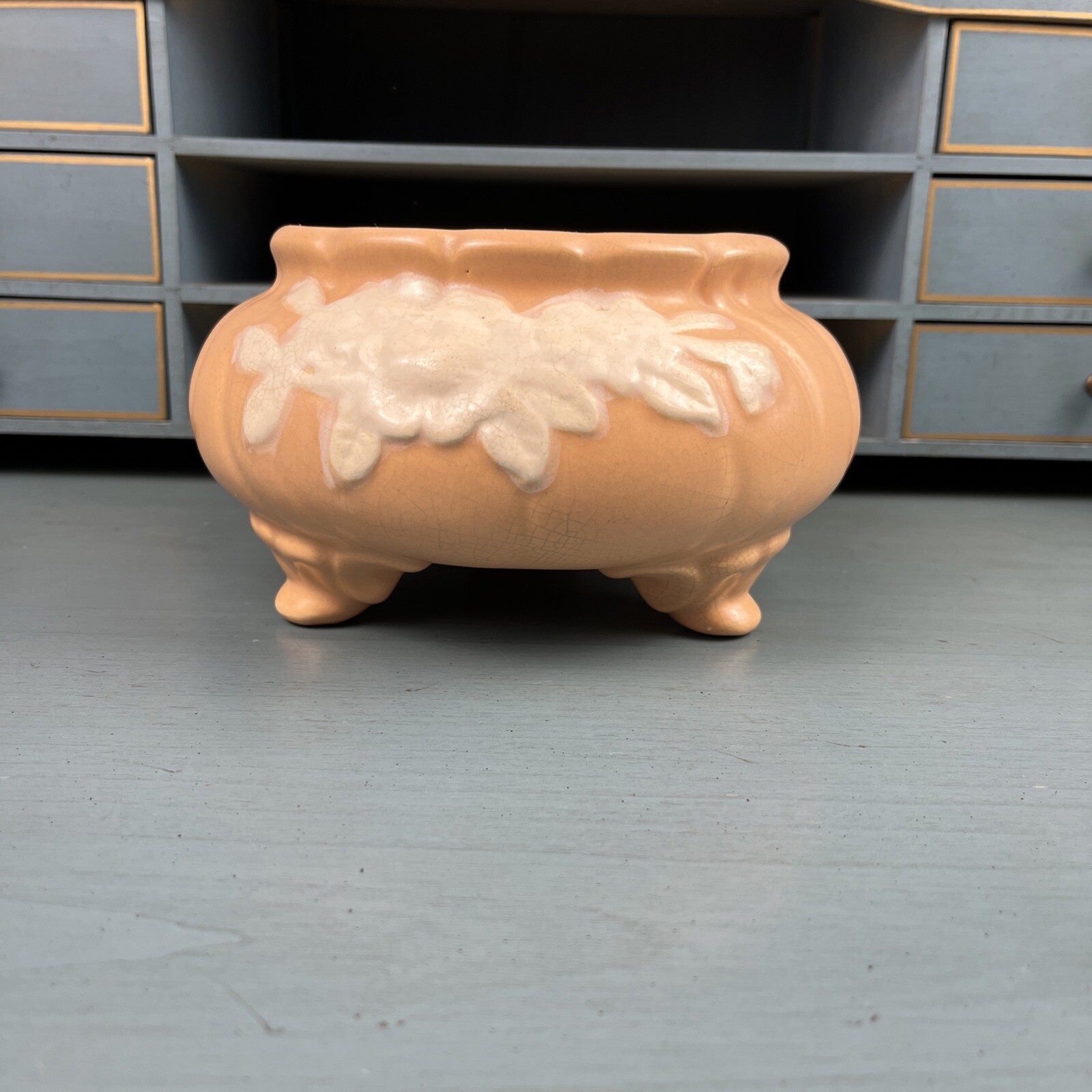 VTG Weller Footed Vase Or Planter Peach With White Cameo Roses READ MORE