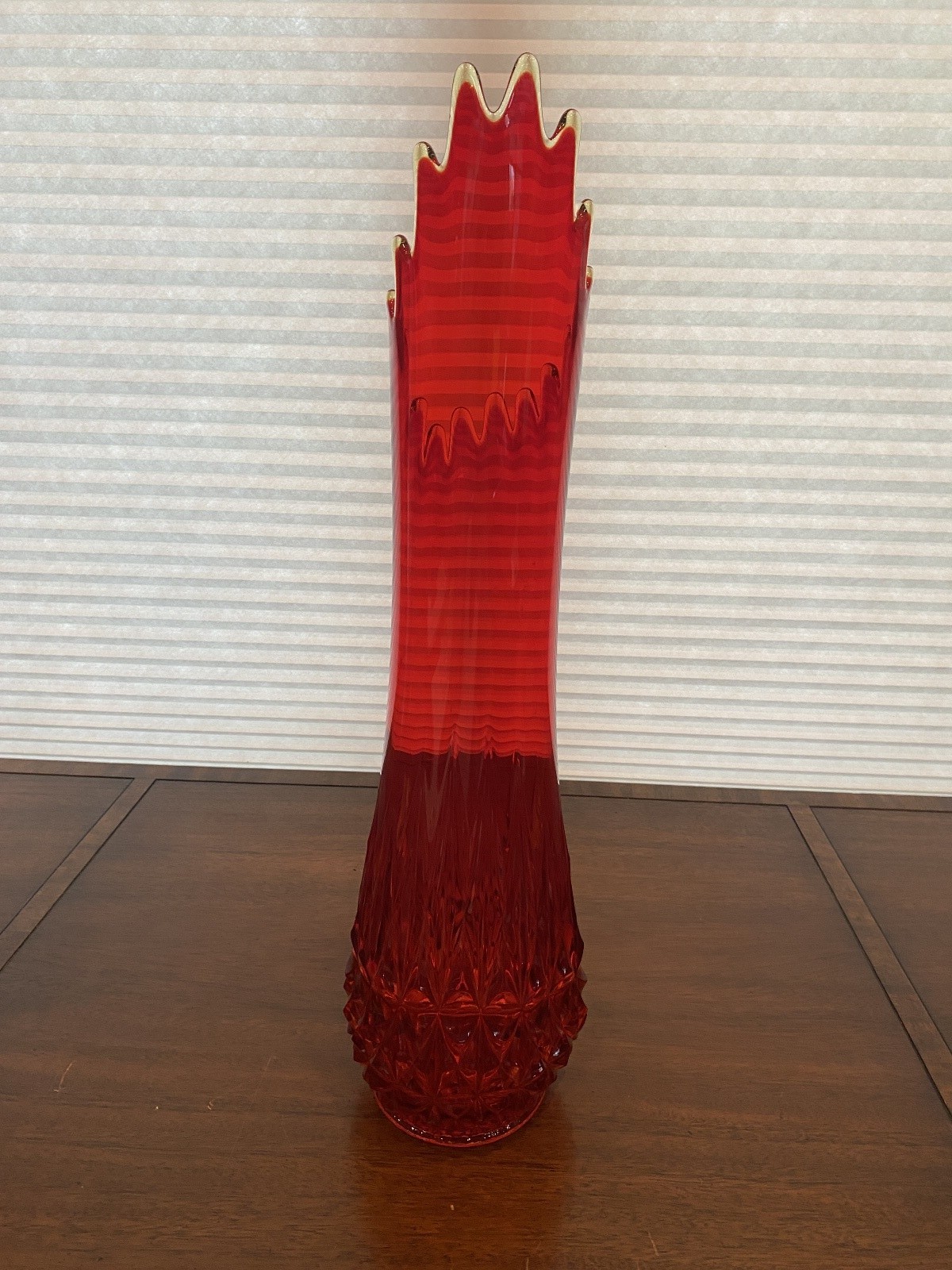 LARGE STUNNING VTG L.E. SMITH Amberina DIAMOND BUTT Art Glass Swung Vase 23.5″H