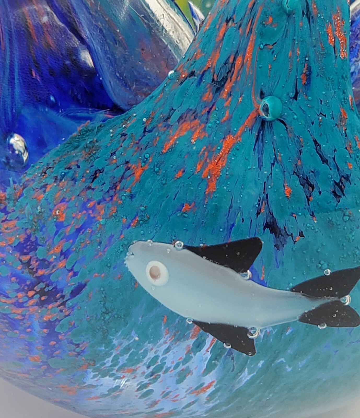 VTG Art Glass Hand Blown Fish Aquarium Paperweight Ocean Waves 4″ H , 2 Lb