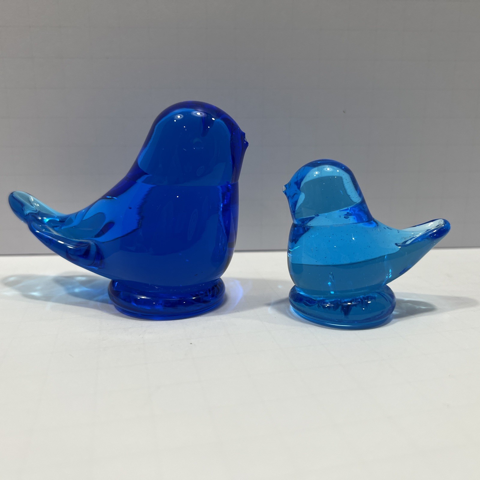 2 Blue Bird Art Glass Figurines 2.5″ and 1.75” Tall Byron Hicks 82 Paper Weight