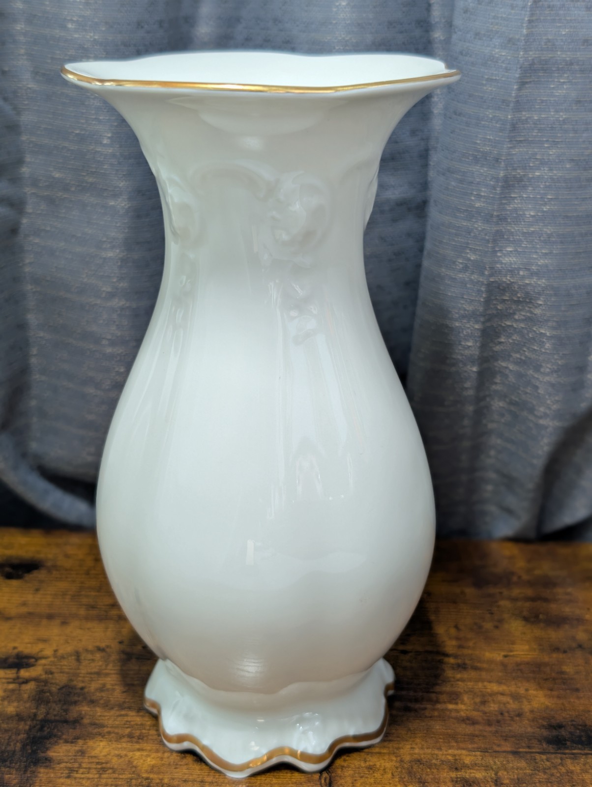 Rosenthal Classic Rose Monbijou 7″ Vase Flared Gold Trim Germany Moliere Glossy