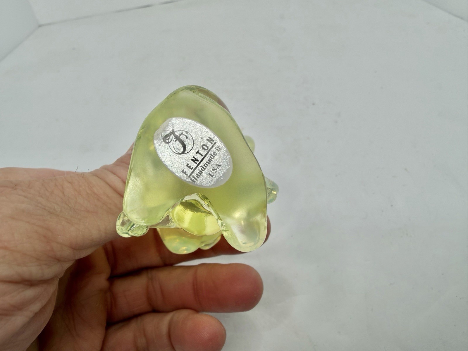 VINTAGE FENTON ART GLASS TOPAZ URANIUM VASELINE MOUSE W/LABEL