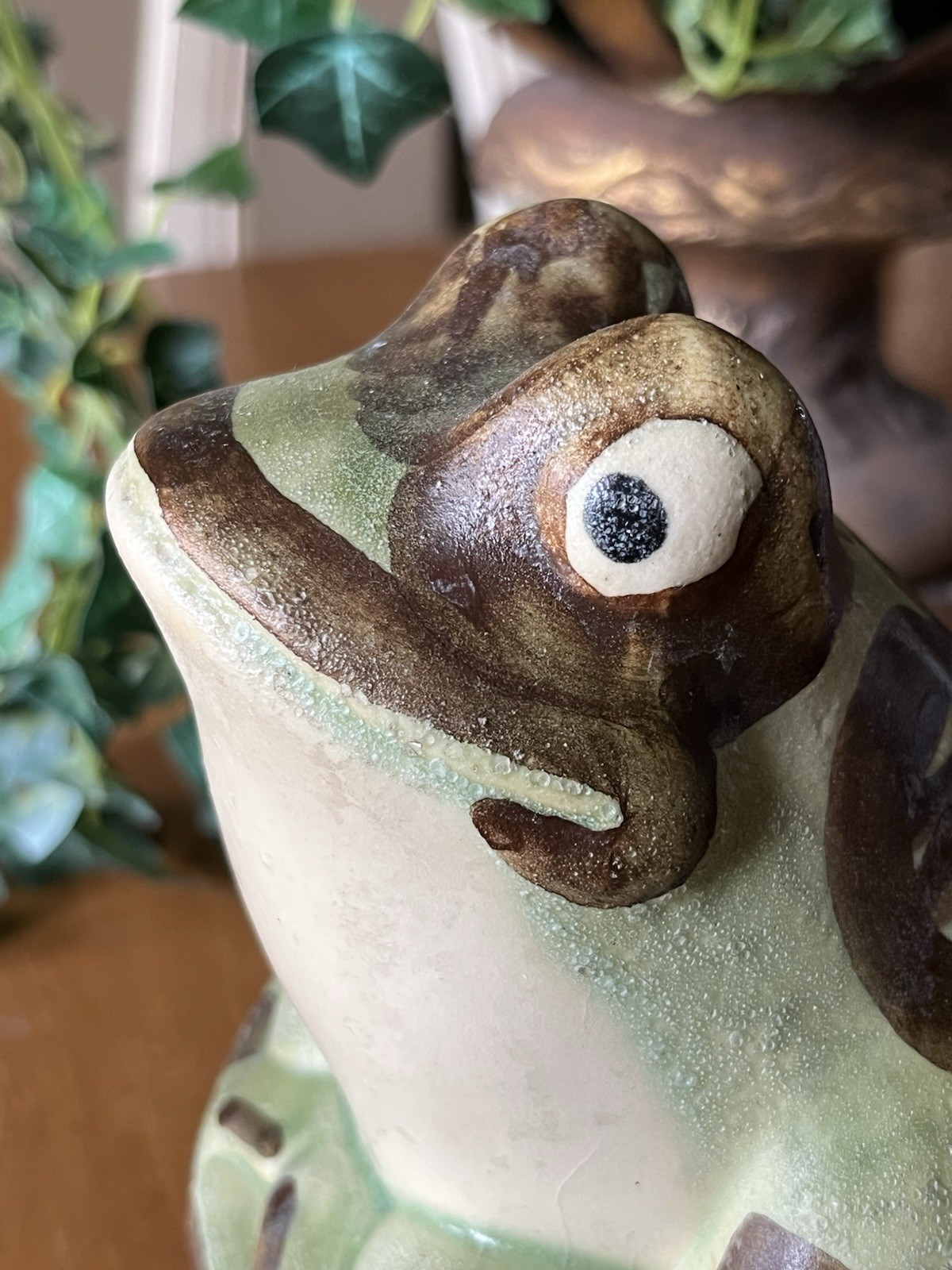 VINTAGE BRUSH McCOY SITTING FROG 1967 – GARDEN ORNAMENT – 7” T