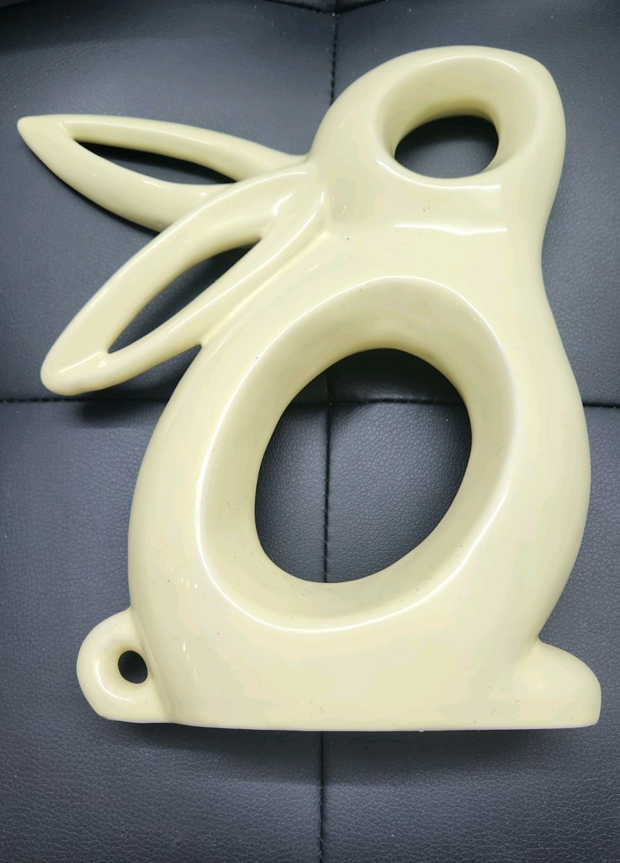 Rare VINTAGE BUNNY RABBIT FIGURINE ceramic Pale Yellow