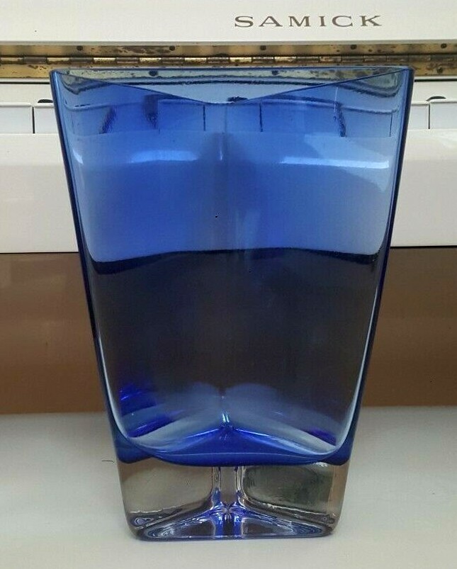 LSA POLAND ART GLASS 8.5 INCH COBALT BL UE VASE TRIANGLE THICK BOTTOM 4.2 LBS