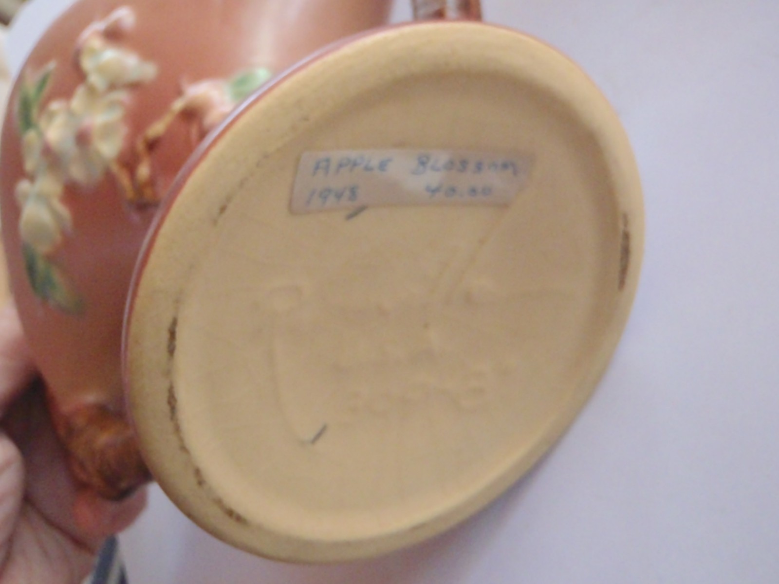 ROSEVILLE PINK APPLE BLOSSOM 8 3/4″ FLORAL BASKET MOLD 309-8 – NO DAMAGE