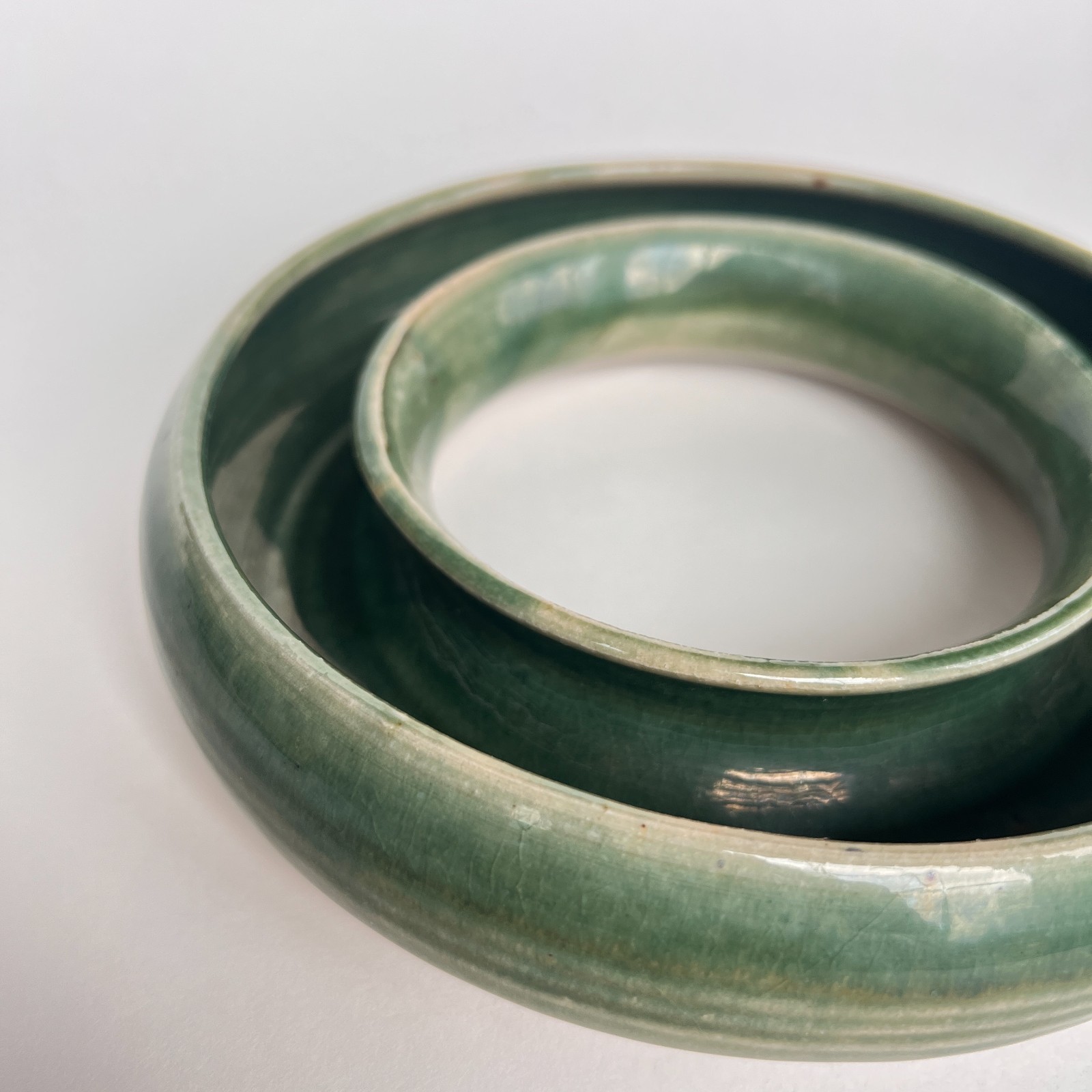 Green Glazed Stoneware Ceramic Pottery Pansy Ring Vase McDonald Clay Studio 7.25