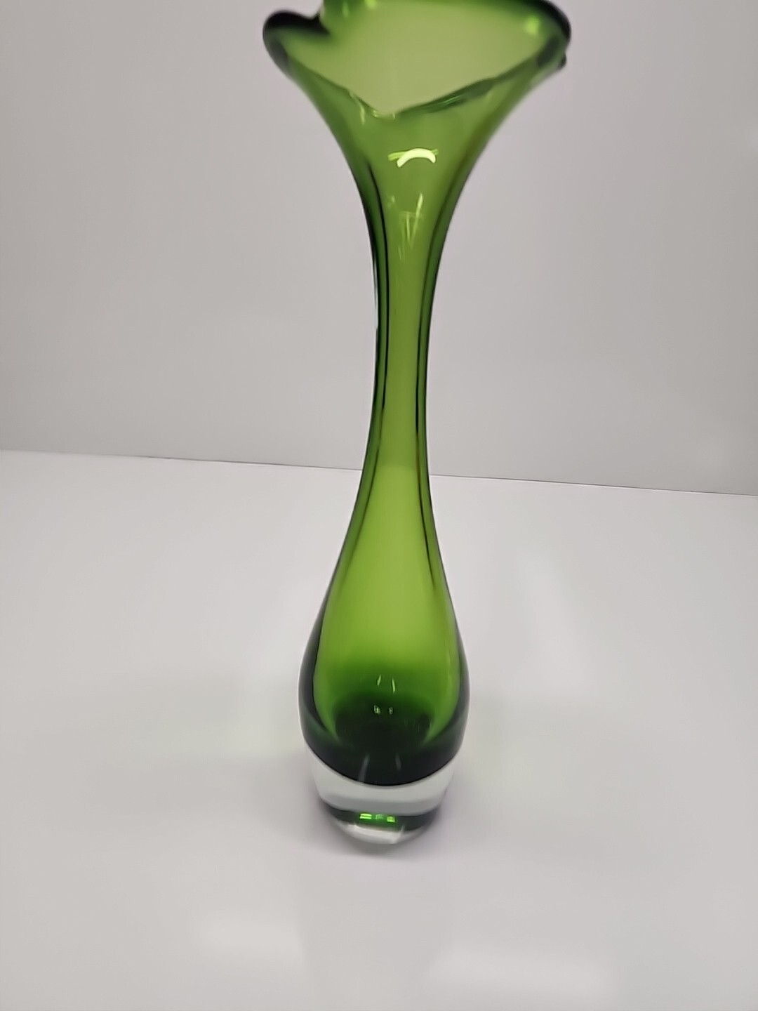 VTG Green MCM 12.5” ASEDA GLASBRUK Flower Art Glass Vase By BO BORGSTROM Sweden