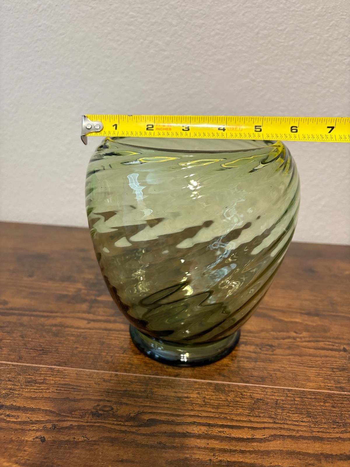 VTG STEUBEN Olive Green Optic Swirl Art Glass Vase #6031 MARKED 6.75″H