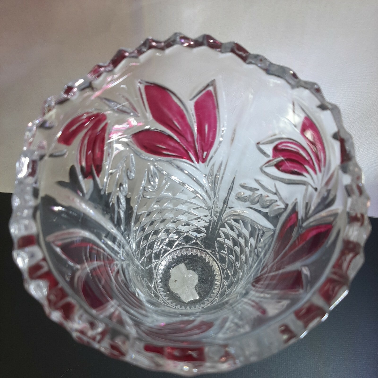 Red leaf accented Anna Hutte Bleikristall 6 1/4″ Tall LEAD CRYSTAL VASE, Germany