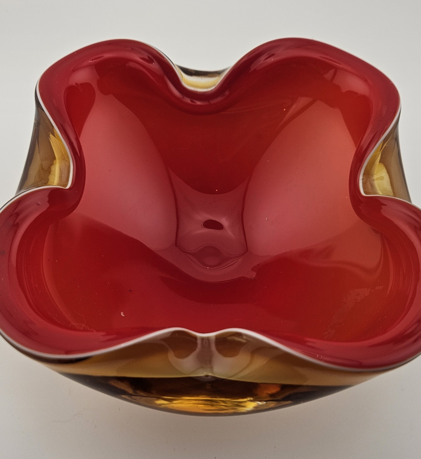 Murano Sommerso Pinched Art Glass Ashtray Multi-dipped 5.5″Red/White/Gold/Clear