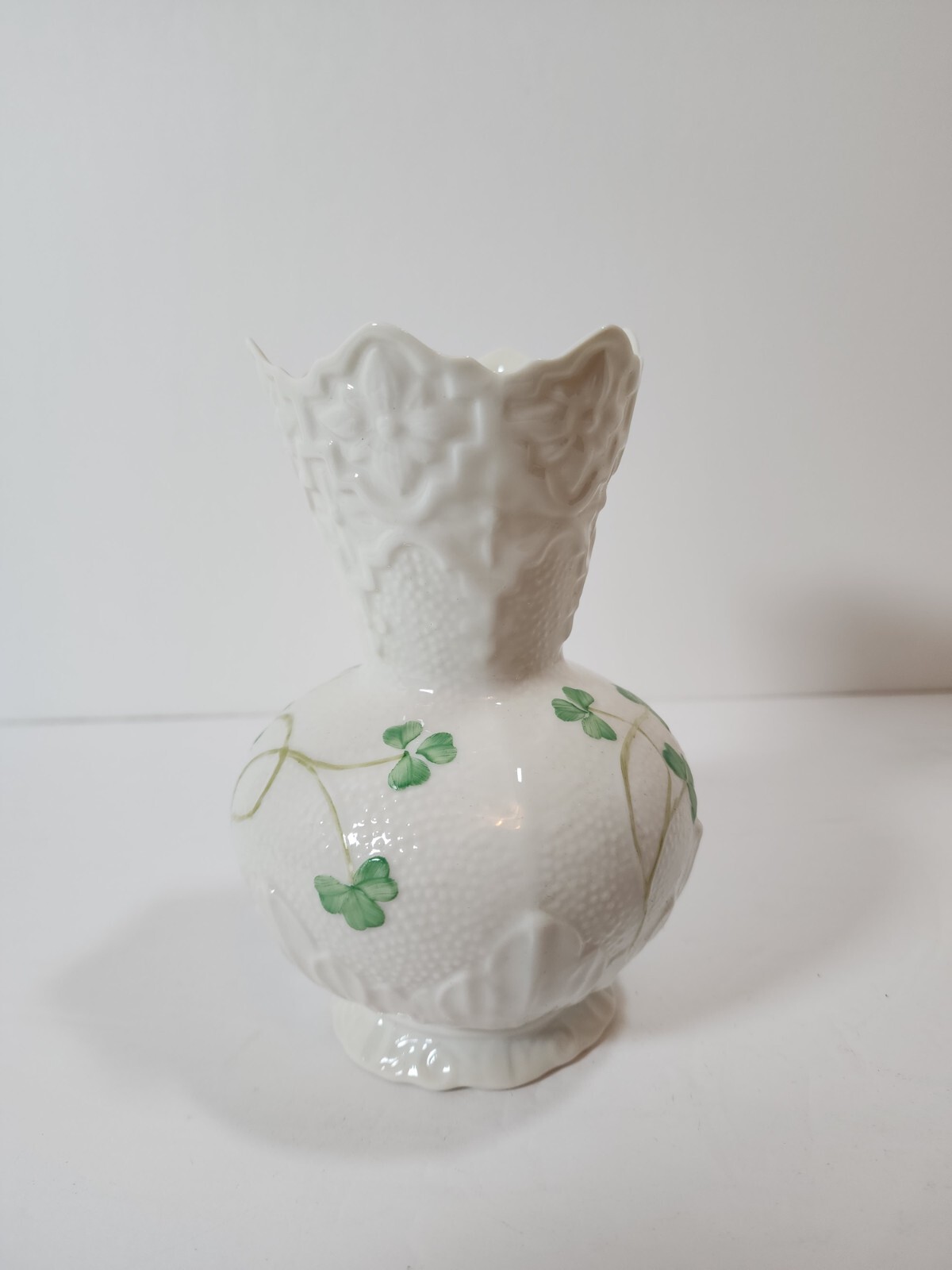 Belleek Shamrock 6″ Donegal Vase, Scalloped Top Ireland