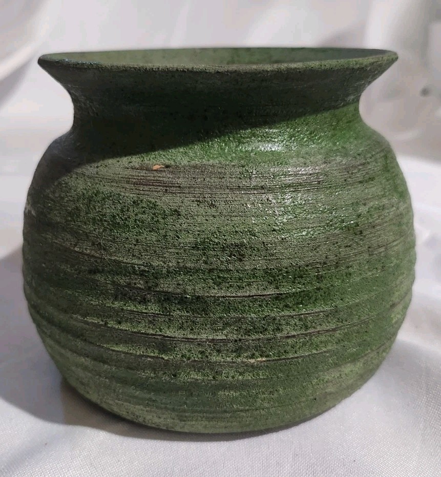 Studio Art Pottery Vase Textured Green Signed 4.5″T 5.5″D