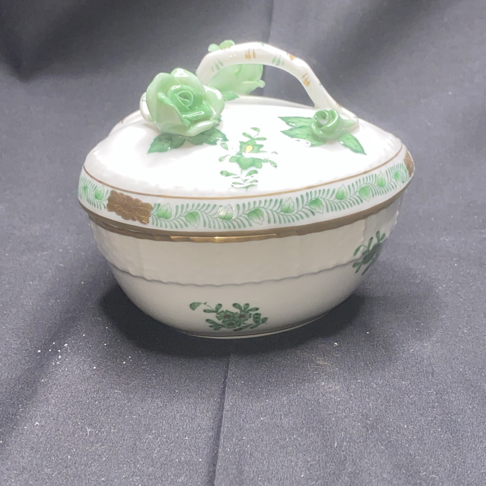 Herend Chinese Bouquet Green Covered Heart Shaped Trinket Box Rose Handle Gold