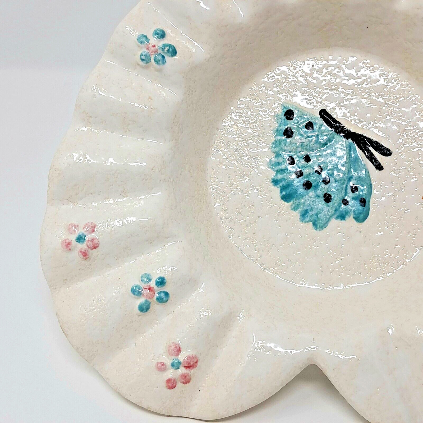 Hull 1956 Heart shaped Ashtray white w/ blue Butterfly 7″ wide vintage Pottery