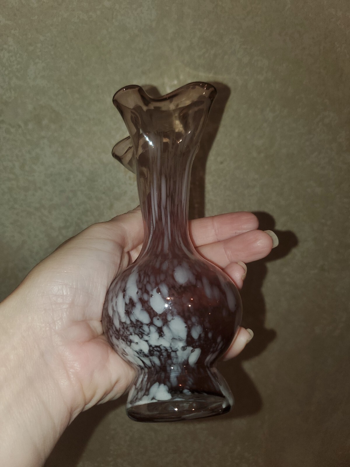 Beautiful 6.5″ Tall Purple Plum & White Art Glass Bud Vase