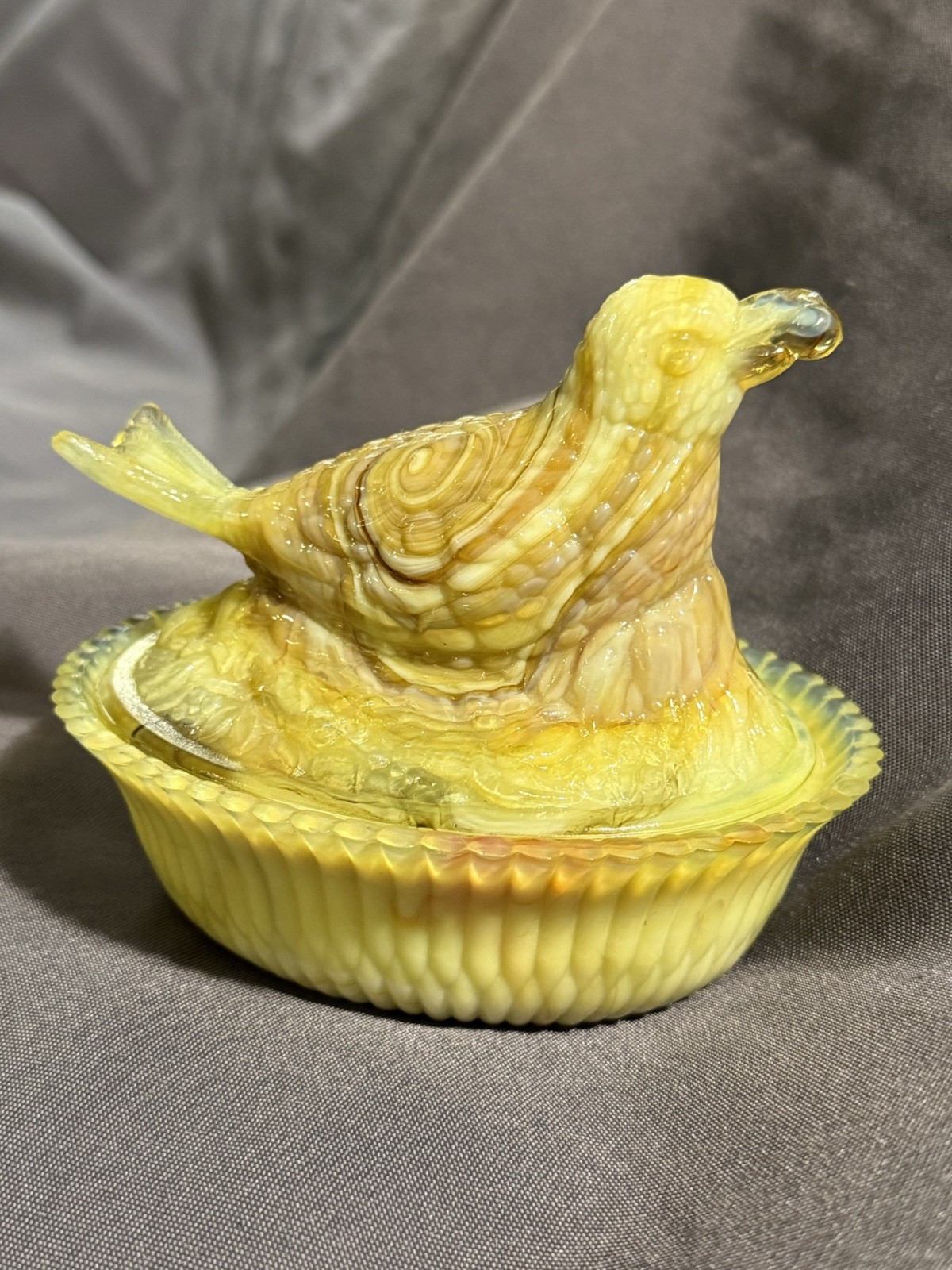 Vintage Yellow Slag Glass Nesting Robin Nest Bird & Berry Covered Dish