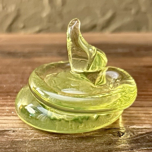 Vaseline Uranium Glass Poop 💩 Crazy UV Glow!!